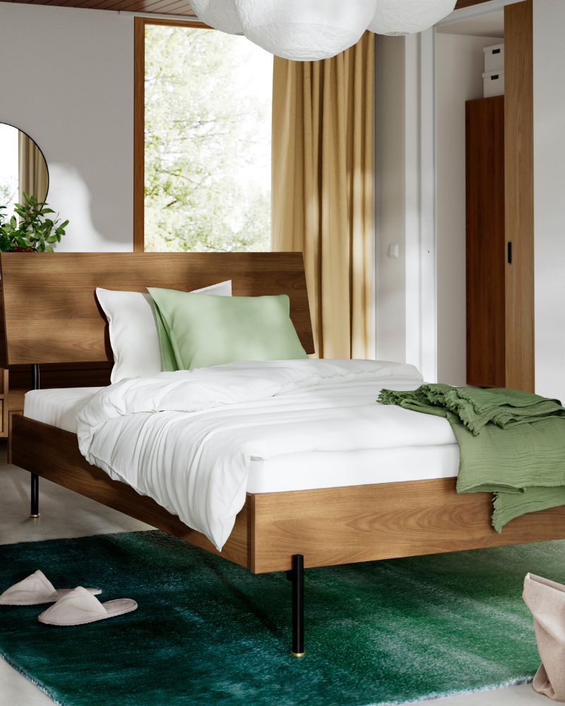 Modern bedroom with RÅDMANSÖ bed base, ÄNGSLILJA duvet set, NATTJASMIN fitted sheet and GULLSUDARE pendant shade.