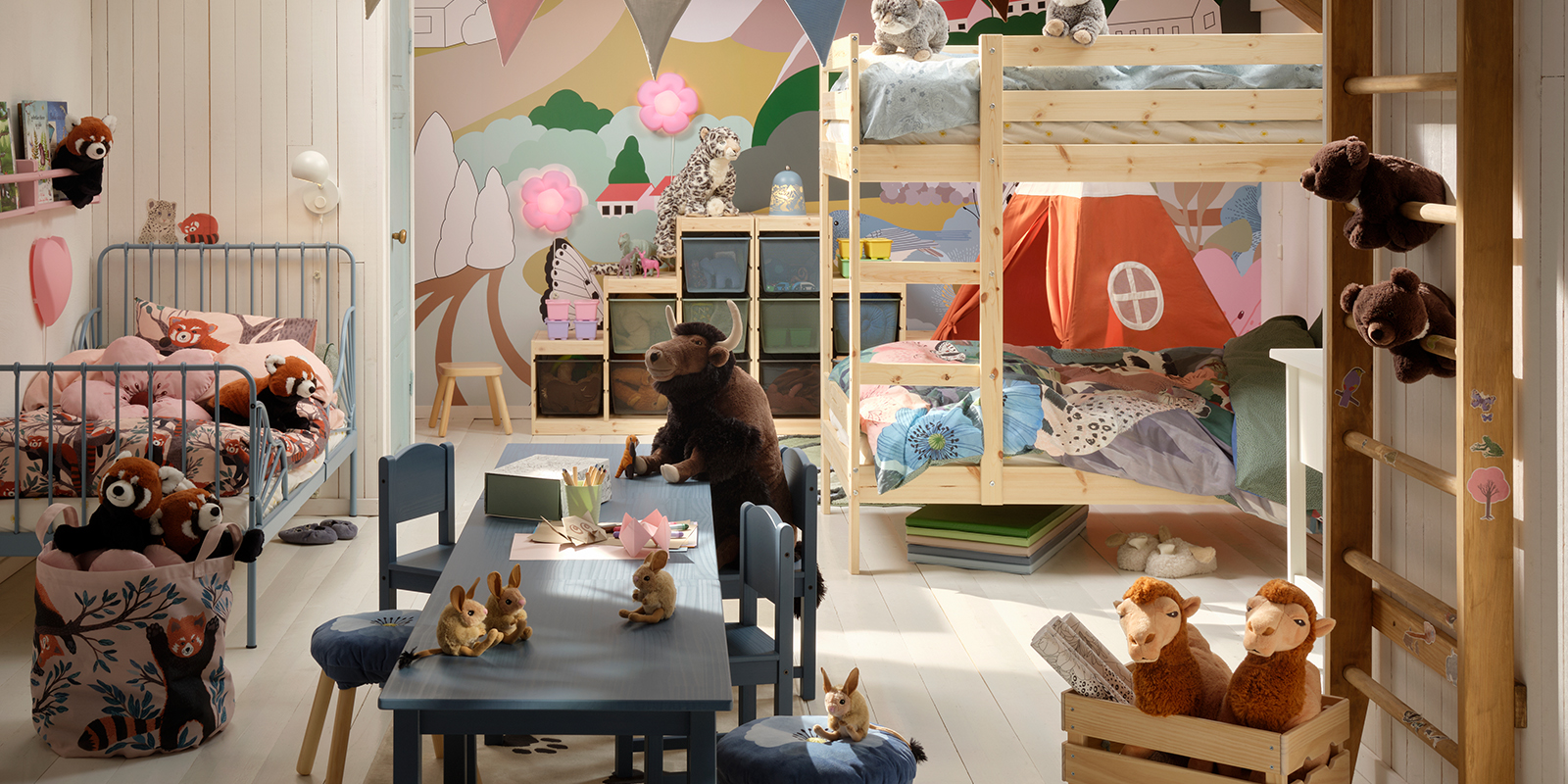 A bedroom for three children in an attic space, decorated and furnished with ALPTALL collection.