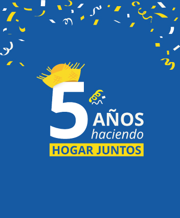 Gráfico de celebración por 5 años haciendo hogar juntos, con confeti sobre fondo azul.