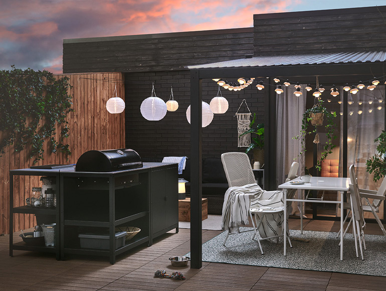 A traditional-style outdoor space with a complete modern kitchen