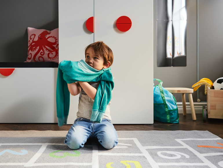 Kid's clothes storage - learning to manage on your own