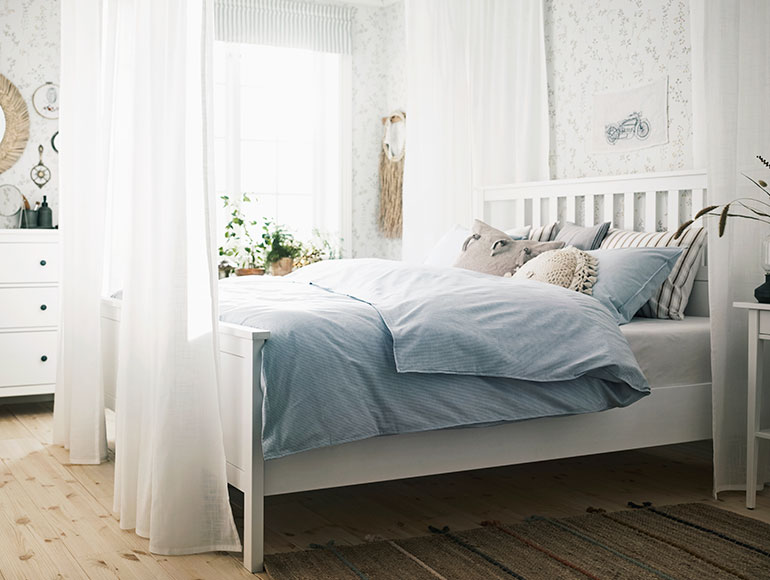 A light, airy bedroom that’s an oasis of calm