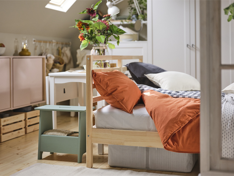 A relaxing bedroom with Scandinavian country style