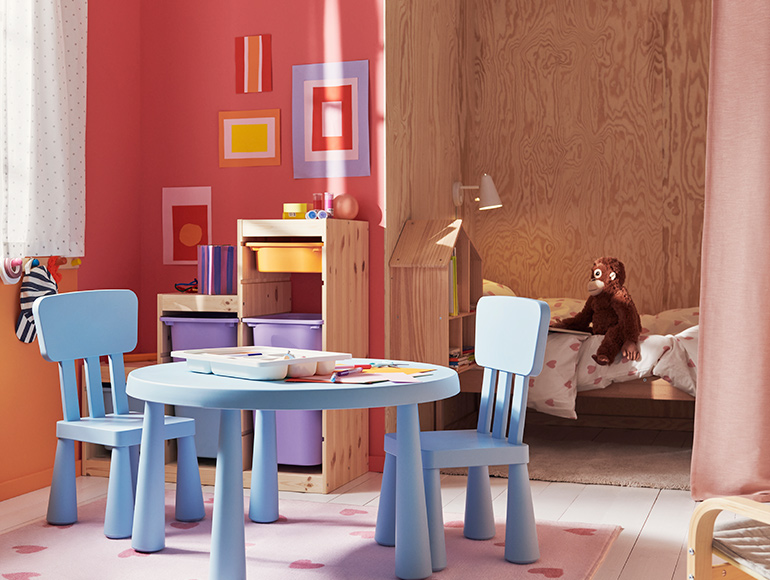 Una habitación infantil para el arte y las manualidades