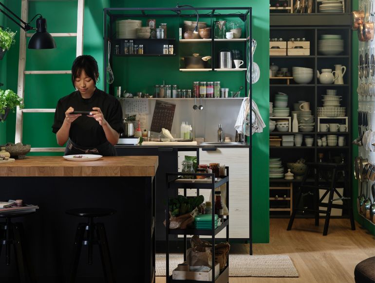 Un espacio práctico, bonito y lleno de luz para que tus recetas se vean (y sepan) mejor.