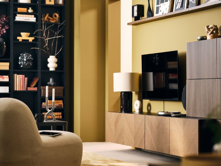 Style on the outside, order on the inside: the beauty of an organized living room 